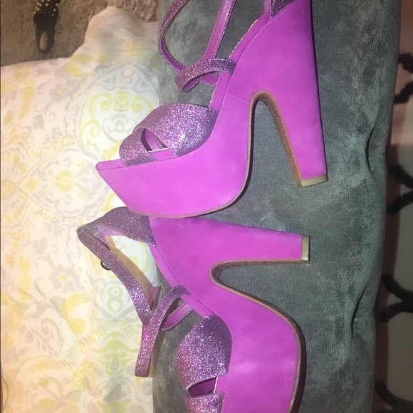 Shoes - Picture 5 of 6